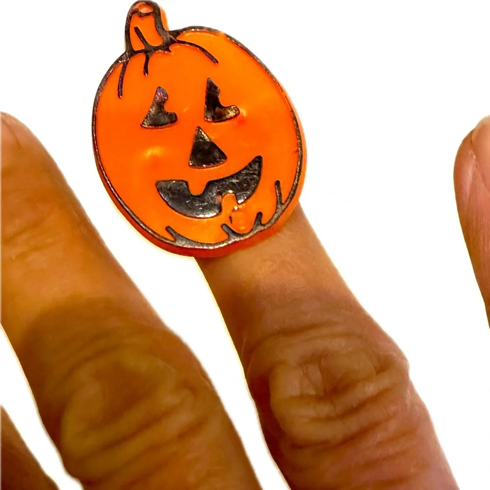VTG PUMPKIN JACK O LANTERN CHILDRENS KIDS HALLOWEEN TRICK OR TREAT RING PLASTIC